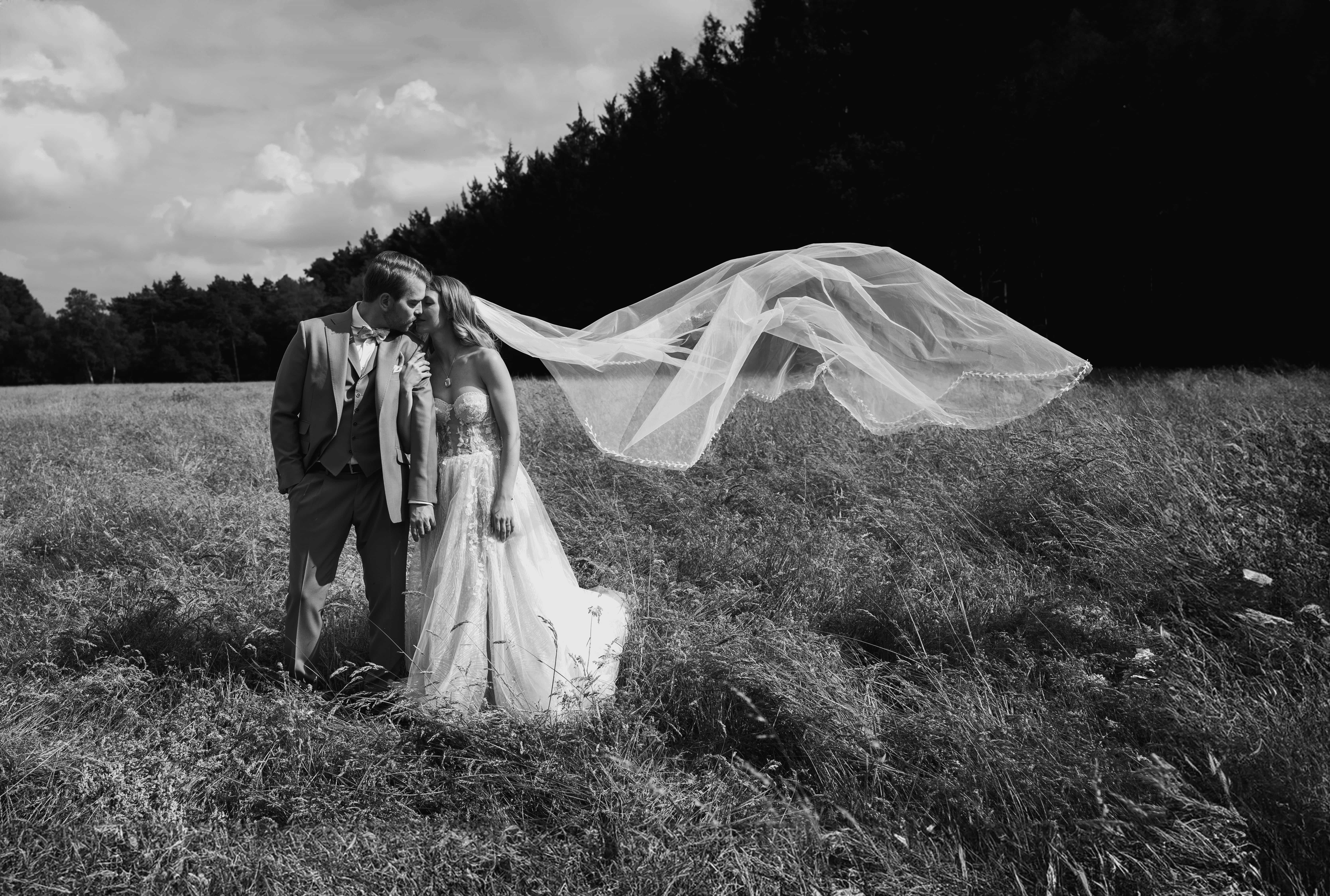 Hochzeitsfotograf Carolin & Sven – Brautpaar-Porträt im Tageslicht